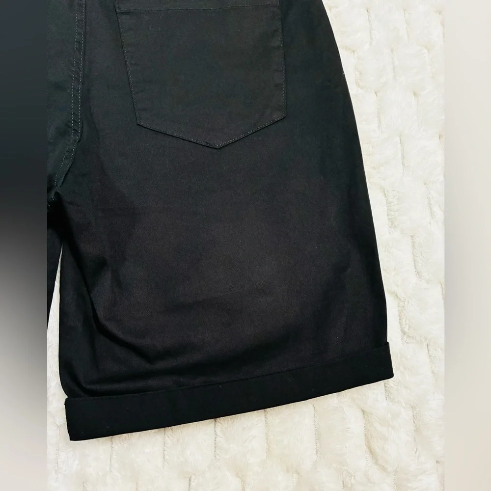 Tahari Black Bermuda Shorts - Size 6/28